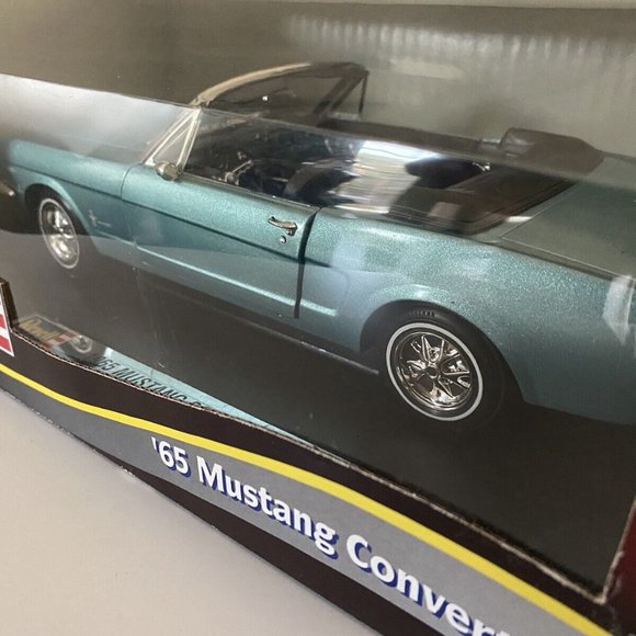 Vintage Revell 1:18 Diecast 1965 Mustang Convertible-NEW IN BOX! - Picture 5 of 10